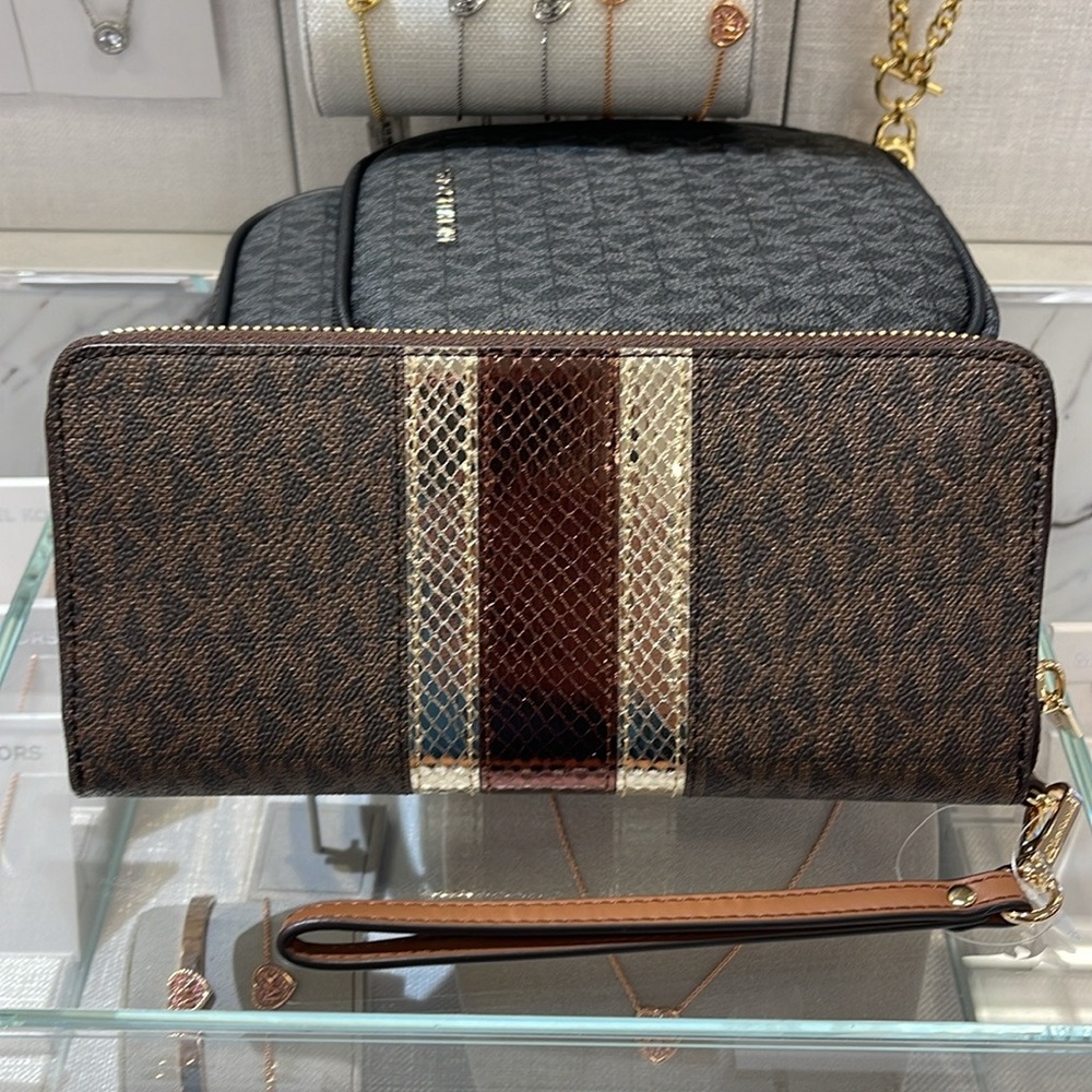 Michael Kors Jet Set Travel Large Signature Logo and Metallic Continental Wallet - Picture 13 of 16